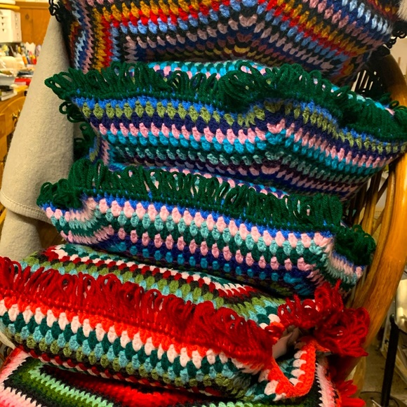 Hand crafted, crochet cushion. - Picture 2 of 2